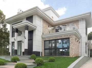12268/a22265f0-1024-408d-a172-e67182c54449.jpg ·
Casa 5 quartos sendo 4 suítes para venda no bairro Aspen Mountain em Gramado