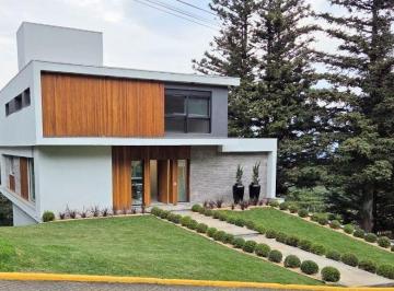 14337/7fd46dee-ef8b-481e-b072-cd28e184d2a2.jpg ·
Casa de Condomínio para venda no bairro Aspen Mountain em Gramado