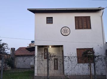 Casa · 122m² · 2 Quartos · 2 Vagas · Sobrado de 2 quartos, suíte e 2 vagas no bairro Ponta Grossa.