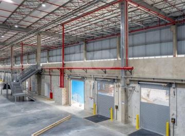 Comercial · 3771m² · 17 Vagas · Galpão / Depósito / Armazém para alugar em Cumbica de 3771.00m² com 17 Garagens