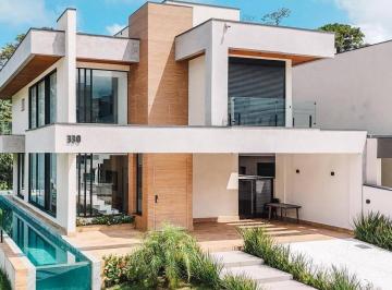 Casa · 316m² · 5 Quartos · 4 Vagas · Casa para venda em Centro de 316.00m² com 5 Quartos, 4 Suites e 4 Garagens