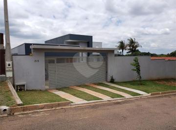 Casa · 226m² · 3 Quartos · 2 Vagas · Casa para venda em Bairro Inválido de 226.00m² com 3 Quartos, 1 Suite e 2 Garagens