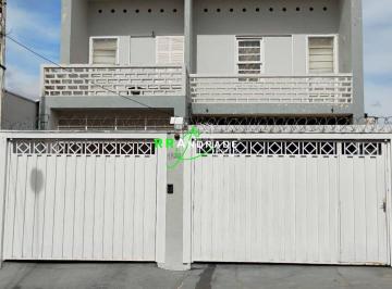 Casa · 235m² · 5 Quartos · 2 Vagas · Sobrado para venda em Centro de 235.00m² com 5 Quartos e 2 Garagens