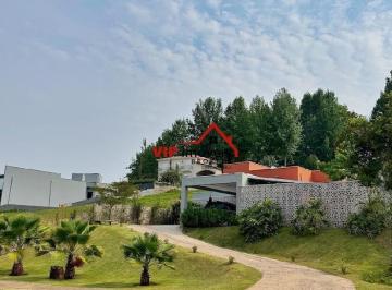 Casa · 272m² · 3 Quartos · 3 Vagas · Casa para venda em Caxambu de 272.00m² com 3 Quartos, 1 Suite e 3 Garagens