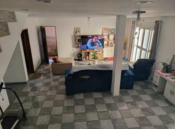 Casa · 270m² · 3 Quartos · 2 Vagas · Amplo Sobrado em Jundiaí | 270m², 3 Quartos (2 Suítes) e Sacada