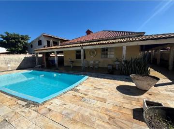 Casa · 495m² · 4 Quartos · 6 Vagas · Três quartos, 960m² , piscina, churrasqueira, vista para a lagoa.