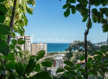 12973-20260729114118_zap.jpg · Casa duplex com vista mar, verde e montanhas e grande potencial de obra.