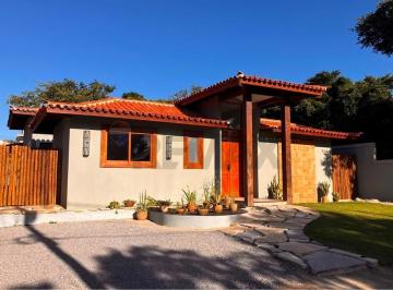 Casa · 140m² · 3 Quartos · 2 Vagas · À venda casa nova de alto padrão com 3 suítes no Condomínio Caravelas Pinta, em Caravelas – Armação