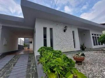 Casa · 323m² · 4 Quartos · 5 Vagas · Barreiros | Casa 4 quartos (1 suíte)
