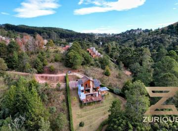 fb1aa052c2f59990be268b38ce15e608ab4b2d01 · Casa com 3 dormitórios à venda, 200 m² por R$ 2.500.000 - Vale Encantado - Campos do Jordão/SP