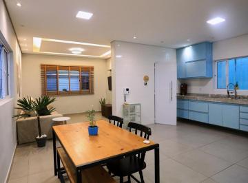 Casa · 200m² · 2 Quartos · 2 Vagas · Casa à Venda - Sagrada Família, 2 Quartos, 200 m2