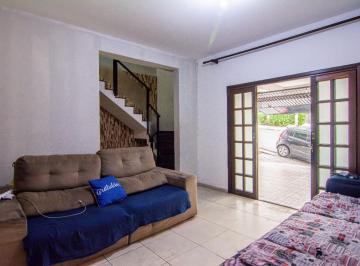 92b394e5-8623-42ed-9537-a9e679cf3746 · Atraente casa para venda em Santa Maria com 2 quartos, sendo 1 suíte, 294m²