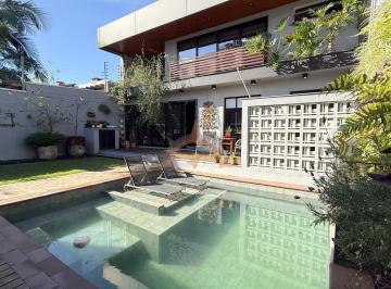 Casa · 250m² · 4 Quartos · 2 Vagas · Casa com linda arquitetura | Jardim Europa | 4 quartos | Área Gourmet