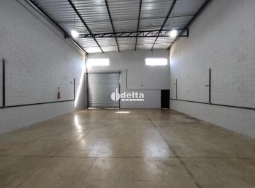 Comercial · 207m² · 2 Vagas · Galpão disponível para locação no bairro Laranjeiras em Uberlândia-MG
