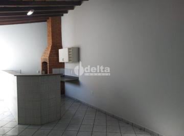 NULL · Casa com 3 quartos sendo 1 suíte disponível para locação no bairro Santa Mônica em Uberlândia-MG