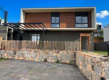 Casa · 137m² · 3 Quartos · 2 Vagas · Casa em condomínio fechado região da Lucas, Atibaia/SP