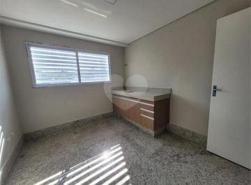 Comercial · 1500m² · 3 Vagas · Prédio Comercial para alugar em Vila Vianelo de 1500.00m² com 3 Garagens