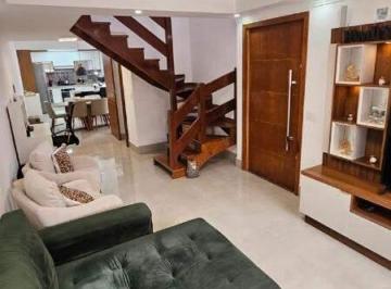 Casa · 175m² · 2 Quartos · 2 Vagas · Sobrado para venda em Centro de 175.00m² com 2 Quartos, 2 Suites e 2 Garagens