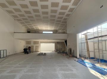 Comercial · 400m² · 5 Vagas · Galpão / Depósito / Armazém para alugar em Jardim Esplanada de 400.00m² com 5 Garagens