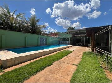 Casa · 306m² · 3 Quartos · 5 Vagas · Casa para venda em Centro de 306.00m² com 3 Quartos e 5 Garagens