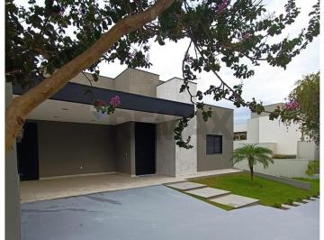 Casa · 220m² · 3 Quartos · Casa de Condomínio para alugar em Itapeva de 220.00m² com 3 Quartos e 3 Suites