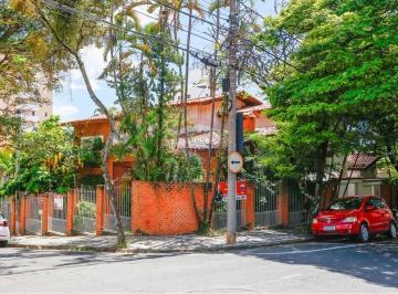 Comercial · 338m² · 5 Quartos · 2 Vagas · Prédio Comercial para alugar em Centro de 338.34m² com 5 Quartos, 3 Suites e 2 Garagens