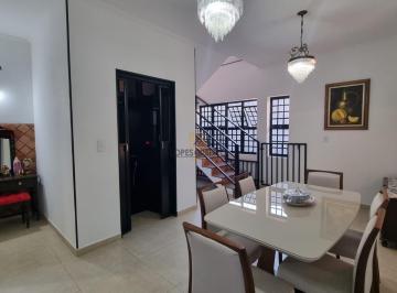 Casa · 215m² · 4 Quartos · 3 Vagas · Sobrado para venda em Centro de 215.00m² com 4 Quartos, 2 Suites e 3 Garagens