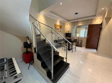 Casa · 210m² · 3 Quartos · 2 Vagas · Sobrado para venda em Jardim Santo Antônio de 210.00m² com 3 Quartos, 1 Suite e 2 Garagens