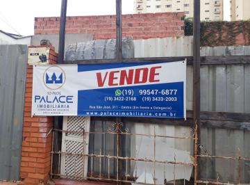 Casa · 248m² · 4 Quartos · 1 Vaga · Casa para venda em Centro de 248.00m² com 4 Quartos, 1 Suite e 1 Garagem
