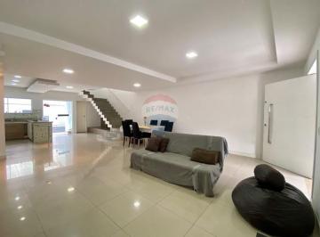 Casa · 389m² · 5 Quartos · 2 Vagas · Casa para venda em Anil de 389.00m² com 5 Quartos, 5 Suites e 2 Garagens