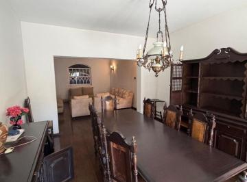 Casa · 357m² · 3 Quartos · 4 Vagas · Casa para alugar em Centro de 357.00m² com 3 Quartos, 1 Suite e 4 Garagens