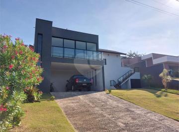 Casa · 325m² · 3 Quartos · 2 Vagas · Casa para venda em Bairro Inválido de 325.00m² com 3 Quartos, 1 Suite e 2 Garagens