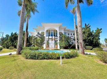 Foto · Casa de alto padrão com piscina e área gourmet no Acapulco, Guarujá-SP