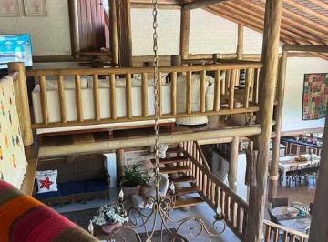 Casa · 250m² · 5 Quartos · 4 Vagas · Casa em Condomínio à Venda com 250m², 5 dormitórios, 5 suítes, 2 salas e 4 vagas!!!