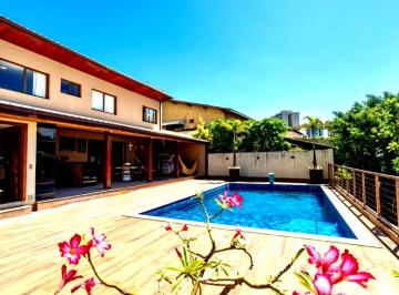 Casa · 380m² · 4 Quartos · 6 Vagas · Imperdível Casa de Luxo à Venda em Pituaçu, Salvador-BA: 4 Quartos, 3 Suítes, 6 Vagas de Garagem. Co