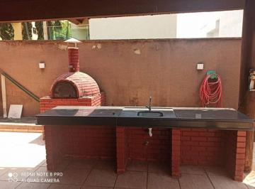 Casa de 3 quartos, São Paulo · Sobrado à venda em Indianópolis bem localizado