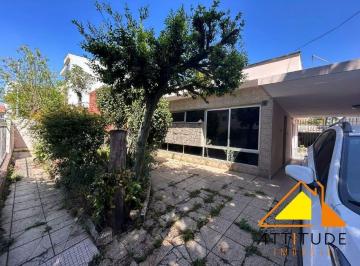 Casa · 221m² · 3 Quartos · 8 Vagas · Casa para venda em Santa Terezinha de 221.00m² com 3 Quartos, 1 Suite e 8 Garagens