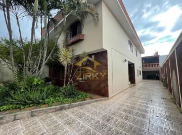 Casa · 250m² · 4 Quartos · 10 Vagas · Sobrado em Avenida Arborizada com Padrão Residencial Exclusivo