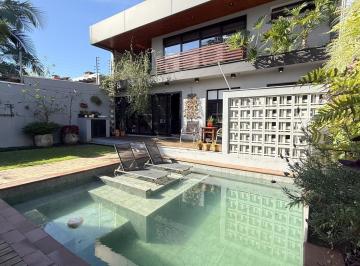 Casa · 249m² · 4 Quartos · 2 Vagas · Casa com linda arquitetura | Jardim Europa | 4 quartos | Área Gourmet