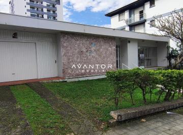 Casa · 243m² · 4 Quartos · 3 Vagas · Casa comercial na Av. Fernando Ferrari