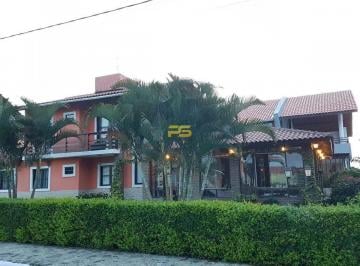 Casa · 210m² · 3 Quartos · Casa 210m² 3 quartos sendo 3 suítes em Bananeiras à Venda