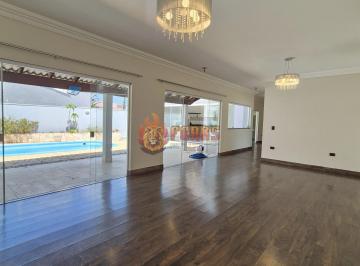 Casa · 572m² · 3 Quartos · 4 Vagas · CASA ELEGANTE! 3 suítes, quintal grande com piscina no Residencial Lago da Serra