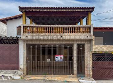 Casa · 294m² · 3 Quartos · 2 Vagas · Casa com edícula nos fundos, churrasqueira, 3 quartos, 2 vagas no Capão Redondo São Paulo