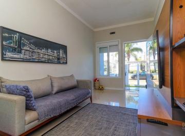Casa · 92m² · 2 Quartos · 1 Vaga · Casa em Hípica
