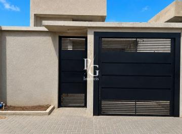 Casa · 98m² · 3 Quartos · 2 Vagas · Casa nova em laje à venda com 98 m², 3 Quartos e Suíte com amplo preço de terreno nos fundos. Alto T