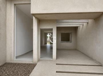 Casa · 98m² · 3 Quartos · 2 Vagas · Ótimo padrão de acabamento e espaço externo - Casa nova em laje à venda com 98 m², 3 Quartos e Suíte