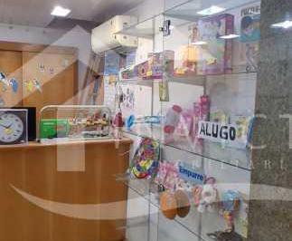 Comercial · 28m² · LOJA EM EXCELENTE LOCALIZAÇÃO PRÓXIMO AO LEBLON