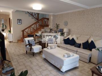 Casa · 237m² · 3 Quartos · 4 Vagas · Venha conhecer esta incrível casa em condomínio com 3 suítes completas de armários, todas com terraç