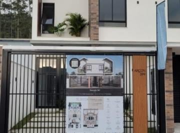 Casa · 166m² · 3 Quartos · 2 Vagas · Sobrado Geminado para Venda em Camboriú, São Francisco de Assis, 3 dormitórios, 3 suítes, 4 banheiro