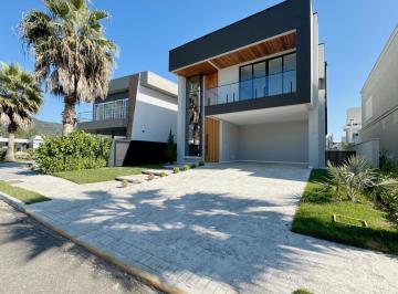 Casa · 360m² · 4 Quartos · 3 Vagas · Casa em Condomínio para Venda em Camboriú, Santa Regina, 4 dormitórios, 3 suítes, 5 banheiros, 3 vag